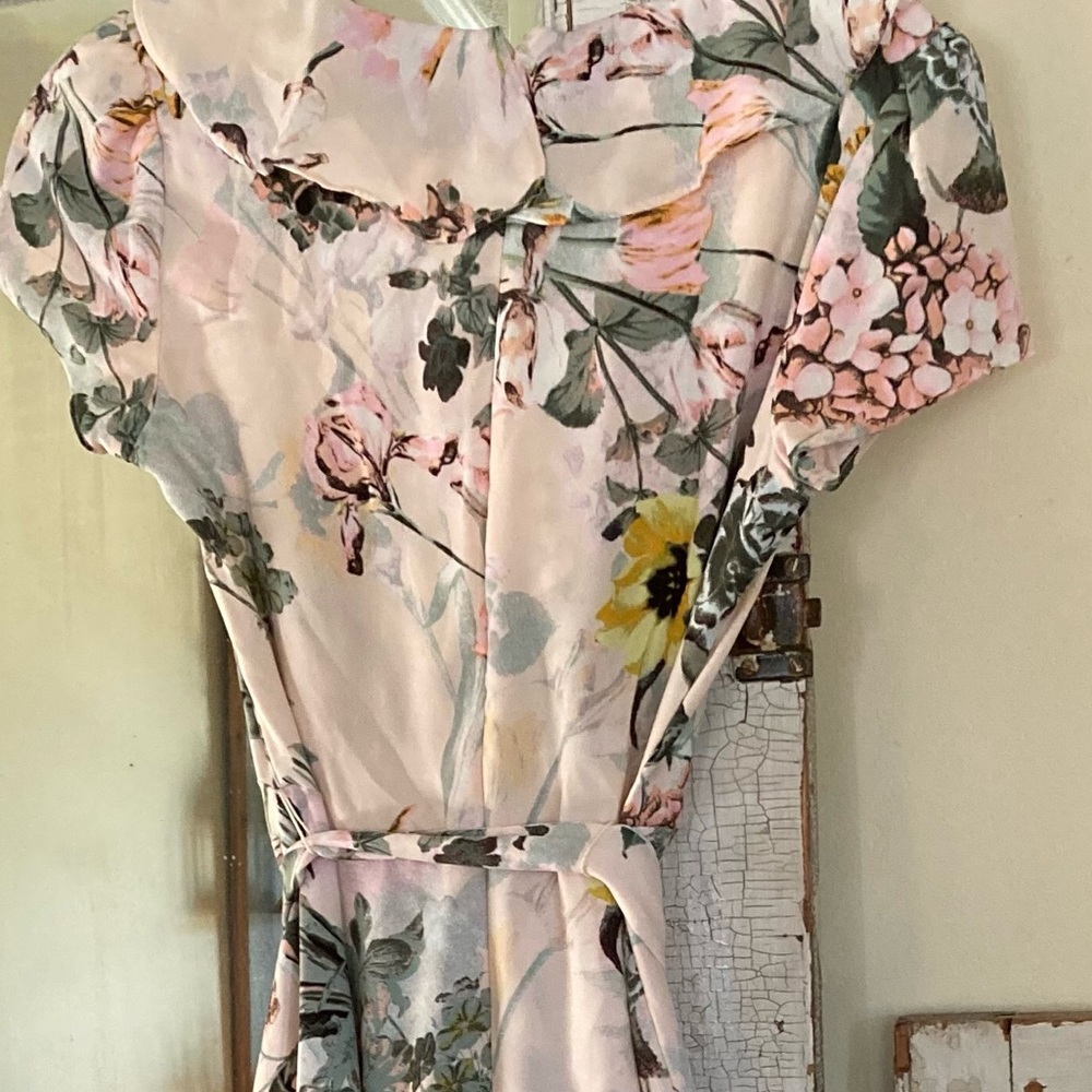 DN Designs Floral Ruffles High Low Short Sleeves Dress Tulips Hydrangeas - Picture 6 of 13